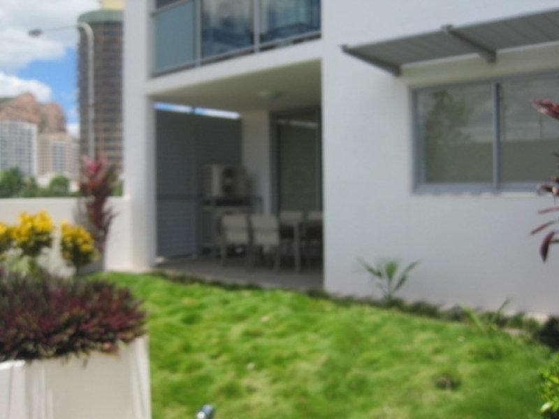 211/2 Dibbs Street, Townsville City QLD 4810