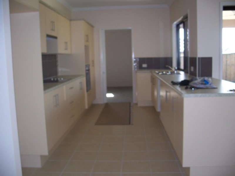 4 Dungarra Place, Bushland Beach QLD 4818