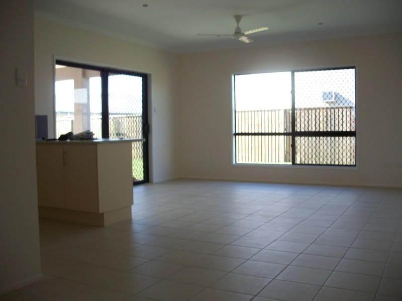 4 Dungarra Place, Bushland Beach QLD 4818