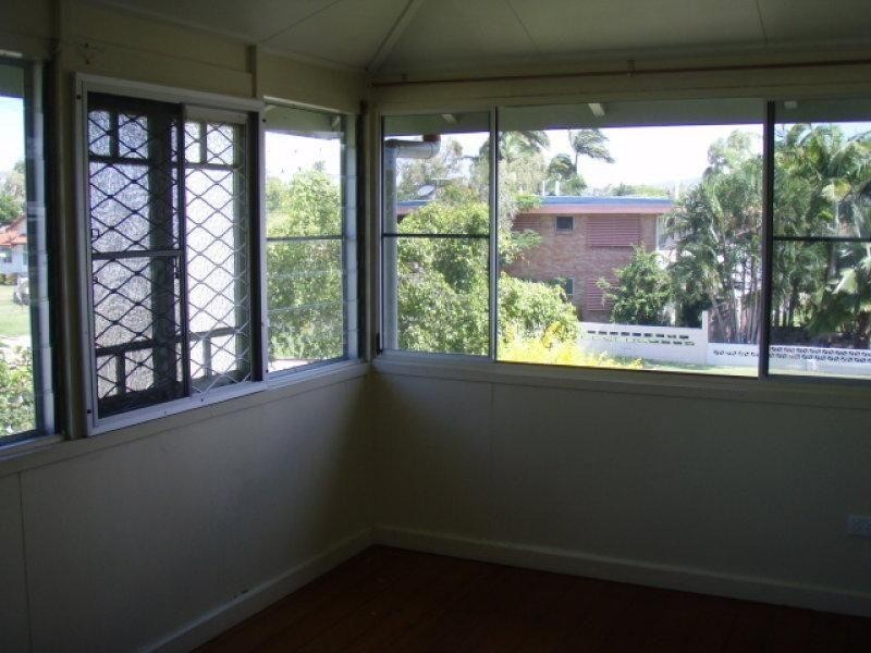 25 Bayswater Terrace, Hyde Park QLD 4812