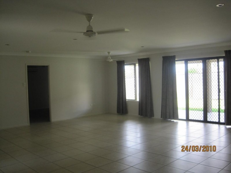 21 Dungarra Place, Bushland Beach QLD 4818