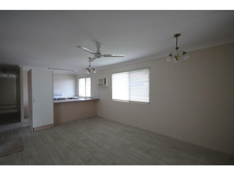 2/10 Doncaster Way, Mount Louisa QLD 4814