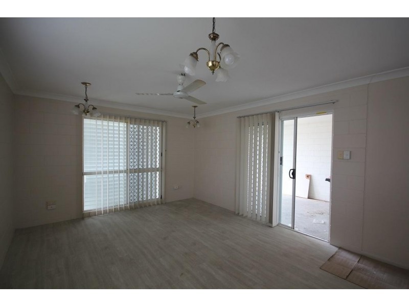 2/10 Doncaster Way, Mount Louisa QLD 4814