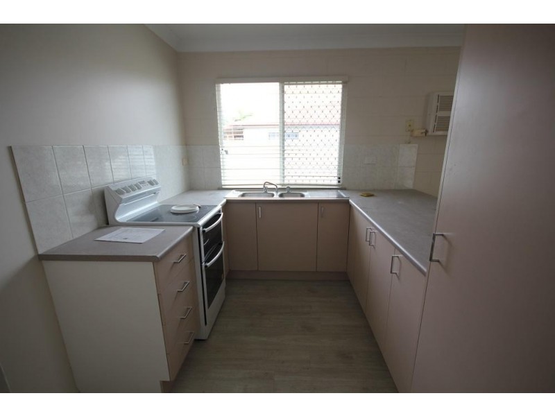 2/10 Doncaster Way, Mount Louisa QLD 4814