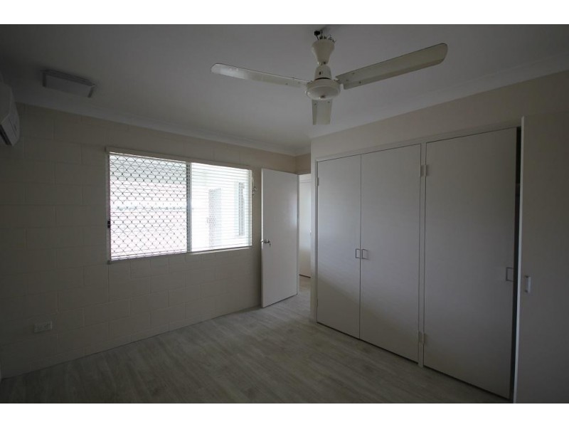 2/10 Doncaster Way, Mount Louisa QLD 4814