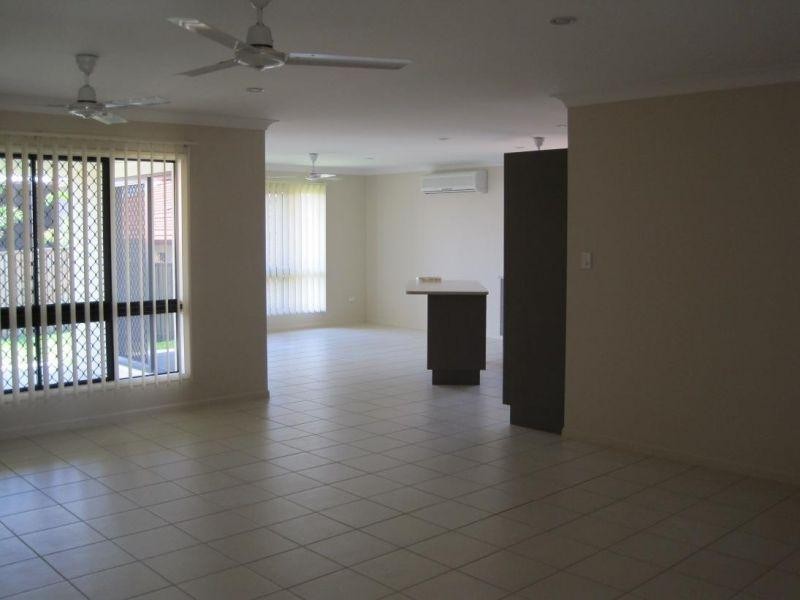 Bushland Beach QLD 4818