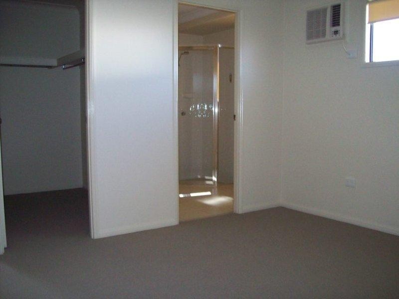 Bushland Beach QLD 4818