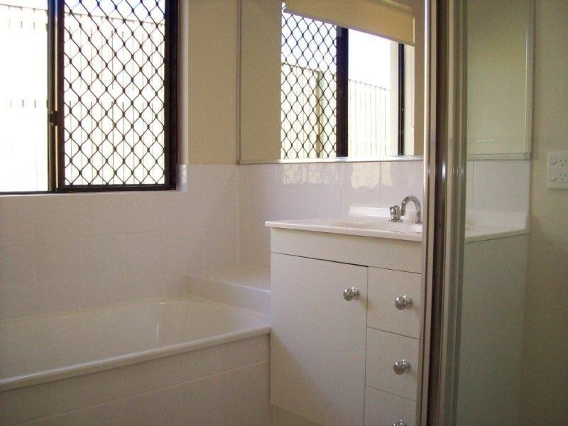 Bushland Beach QLD 4818