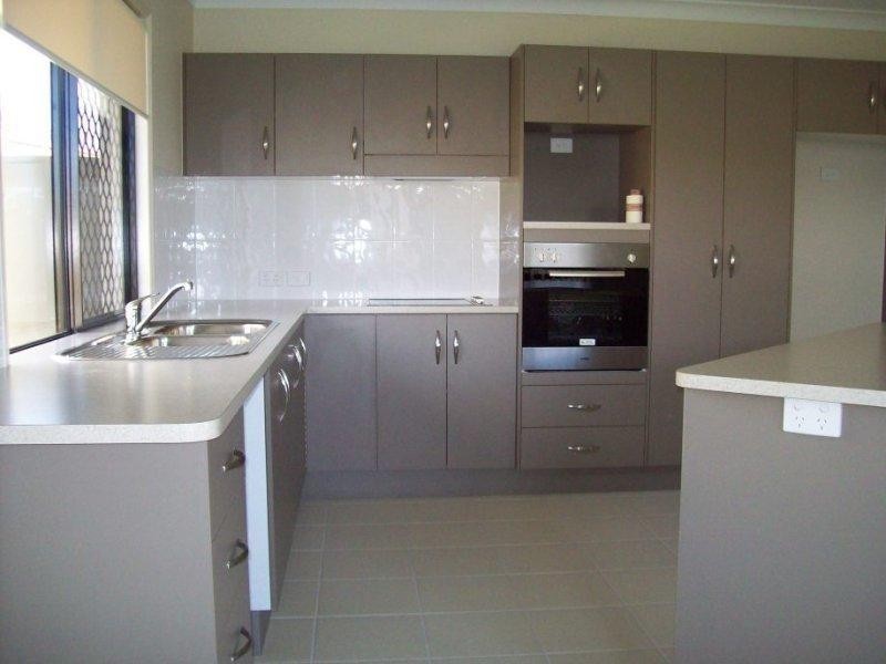 Bushland Beach QLD 4818