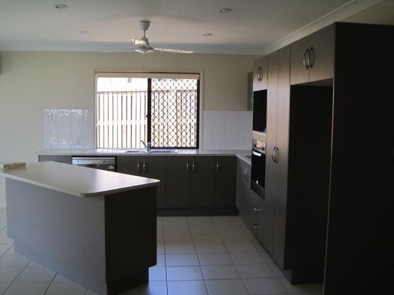 Bushland Beach QLD 4818