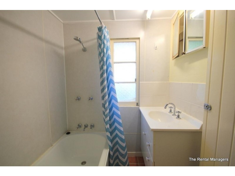2/27 Hugh Street, West End QLD 4810