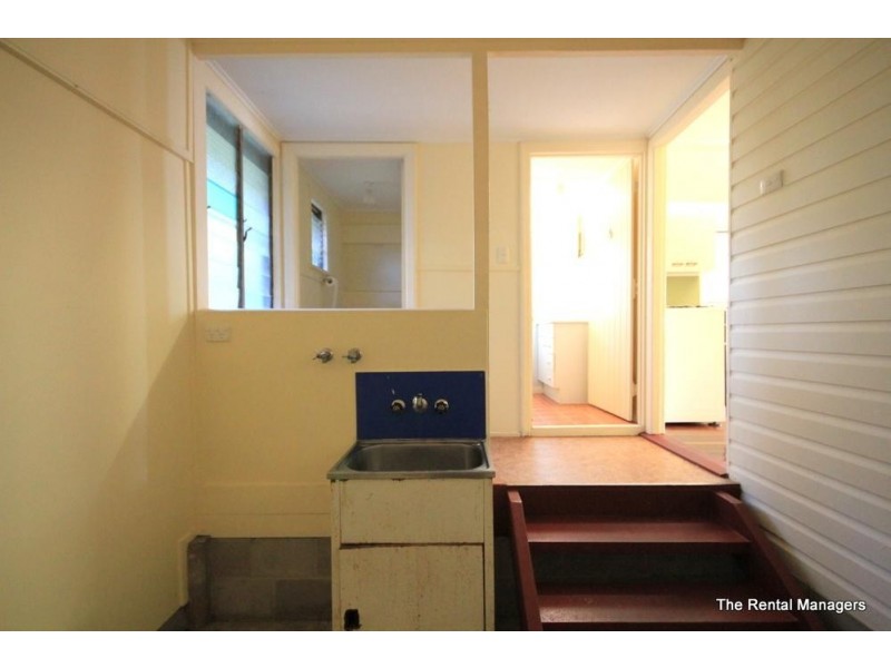 2/27 Hugh Street, West End QLD 4810