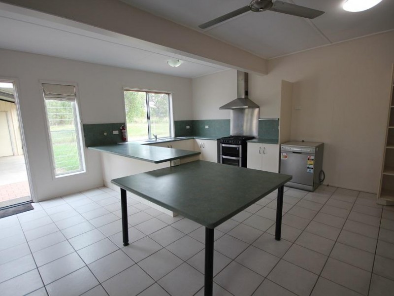 464 Cape Cleveland Road, Cape Cleveland QLD 4810