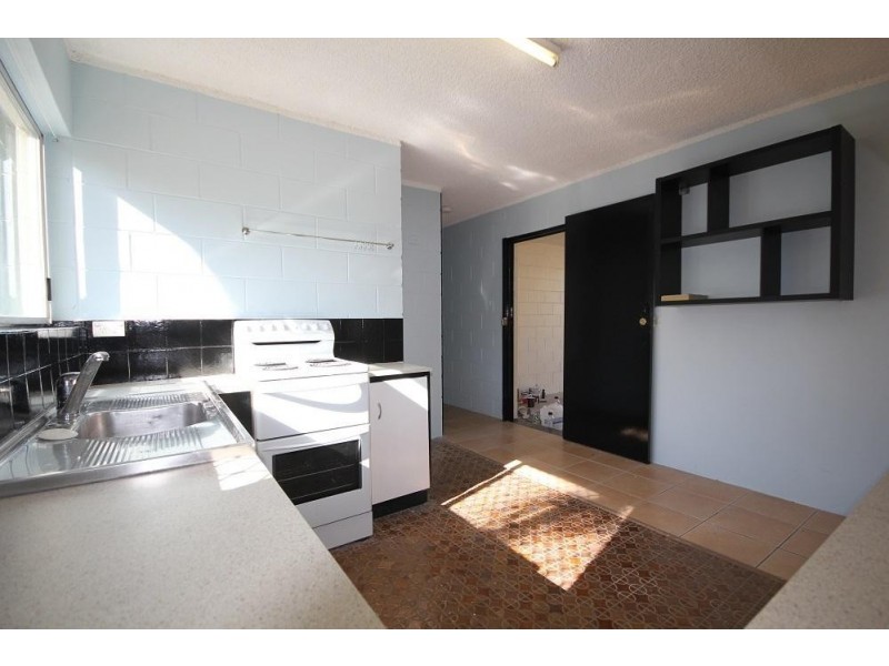 2/36 Clayton Street, Hermit Park QLD 4812