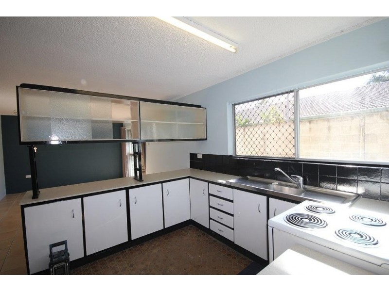 2/36 Clayton Street, Hermit Park QLD 4812