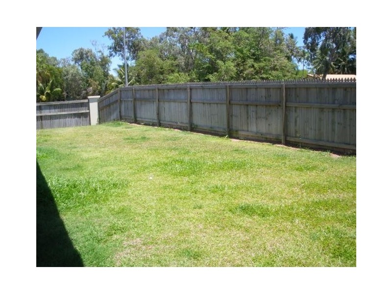 1 Daintree Drive, Bushland Beach QLD 4818