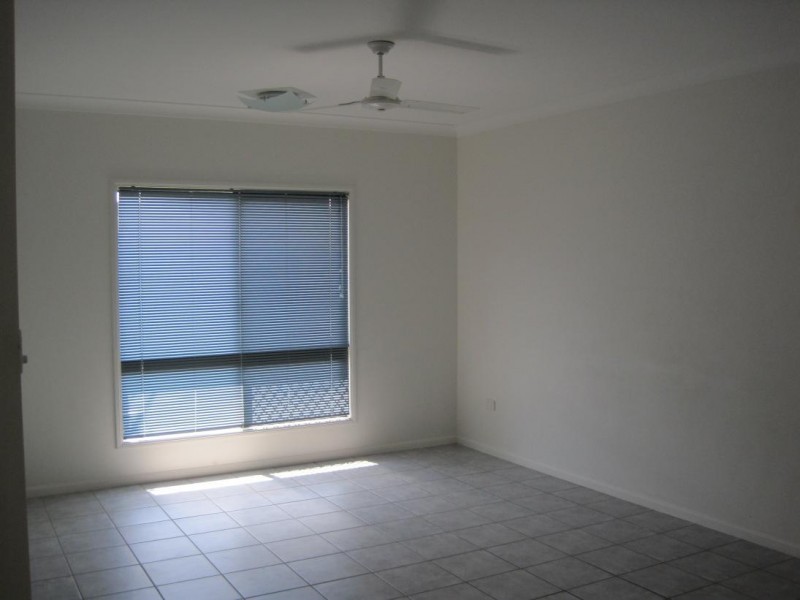 1 Daintree Drive, Bushland Beach QLD 4818