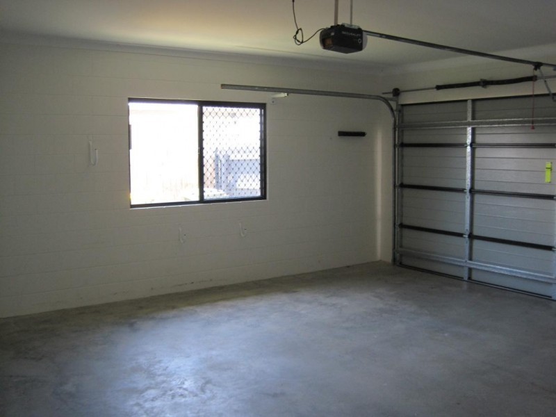 1 Daintree Drive, Bushland Beach QLD 4818