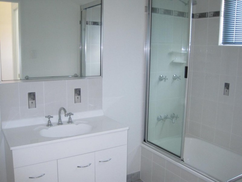 1 Daintree Drive, Bushland Beach QLD 4818