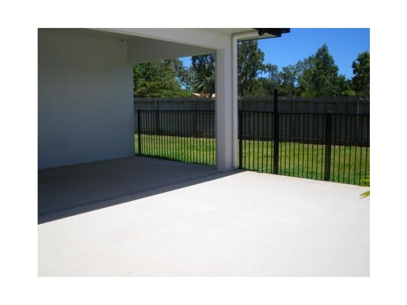 1 Daintree Drive, Bushland Beach QLD 4818