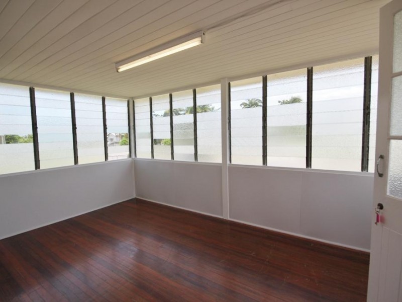 25 Edwards Street, West End QLD 4810