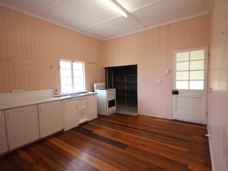 25 Edwards Street, West End QLD 4810