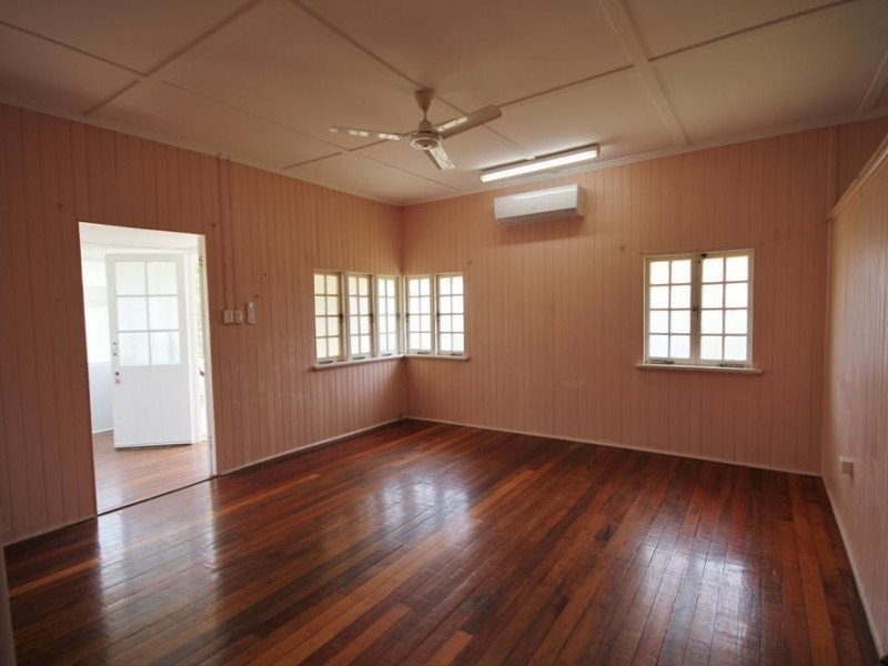 25 Edwards Street, West End QLD 4810