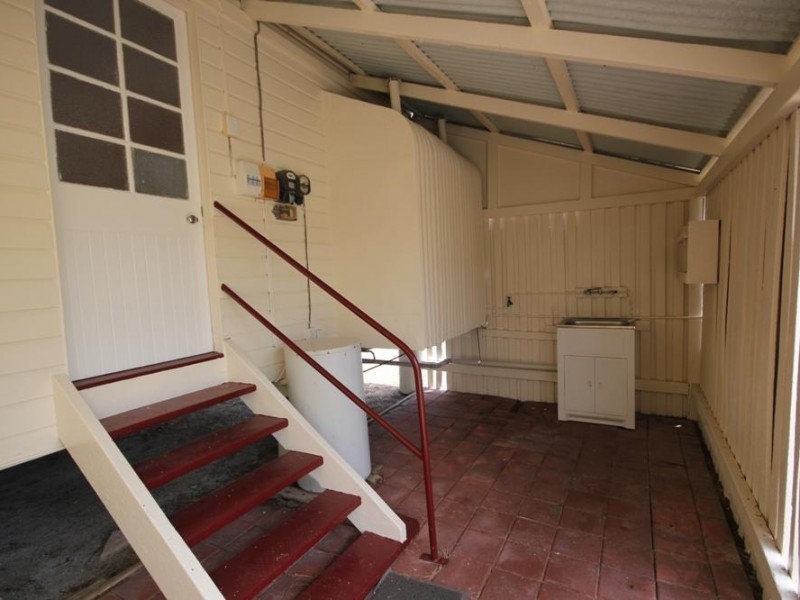 25 Edwards Street, West End QLD 4810