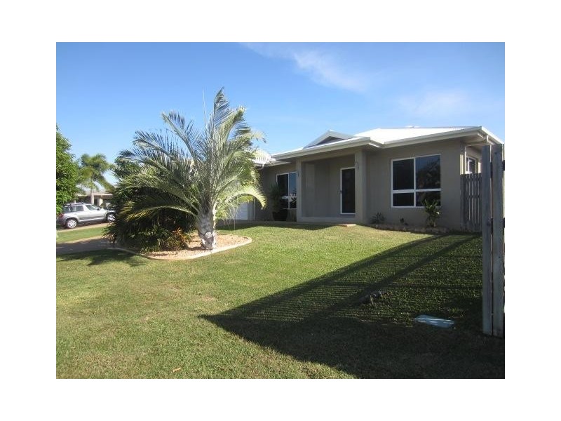 24 Daintree Drive, Bushland Beach QLD 4818