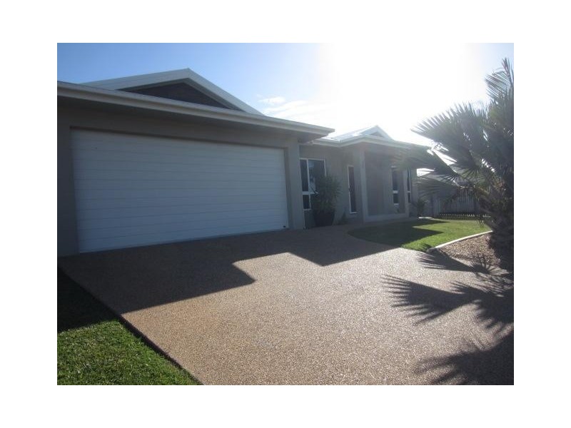 24 Daintree Drive, Bushland Beach QLD 4818