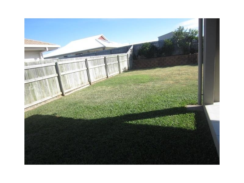 24 Daintree Drive, Bushland Beach QLD 4818