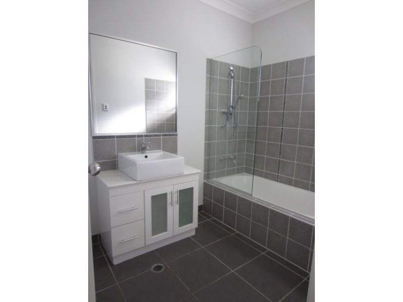 24 Daintree Drive, Bushland Beach QLD 4818