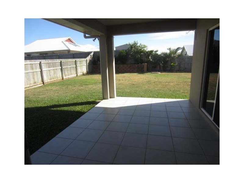 24 Daintree Drive, Bushland Beach QLD 4818