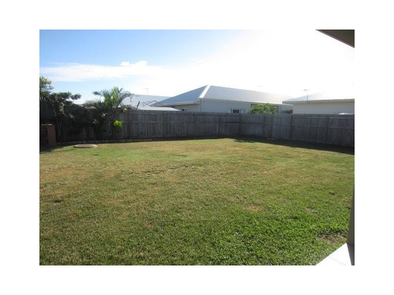 24 Daintree Drive, Bushland Beach QLD 4818