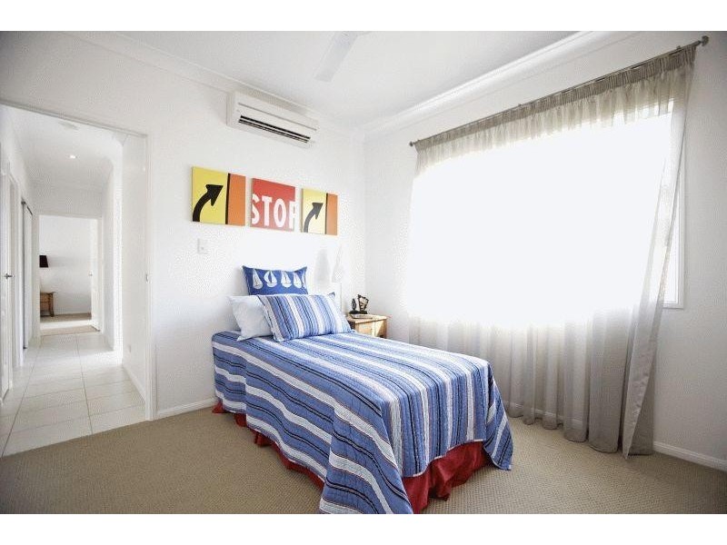 2 Arafura Close, Burdell QLD 4818