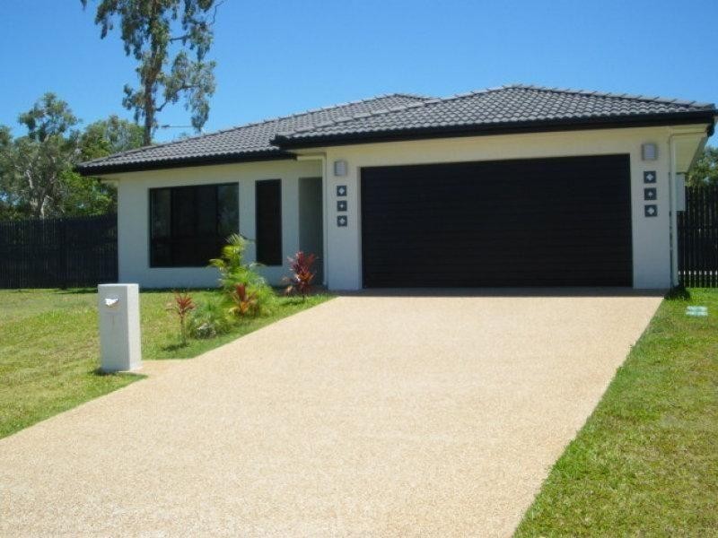 Bushland Beach QLD 4818