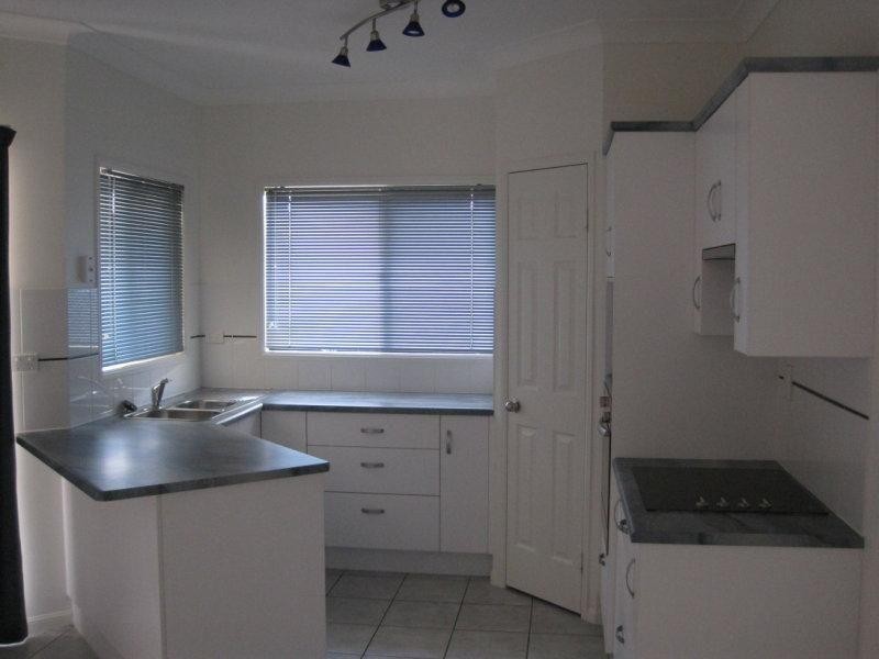 Bushland Beach QLD 4818