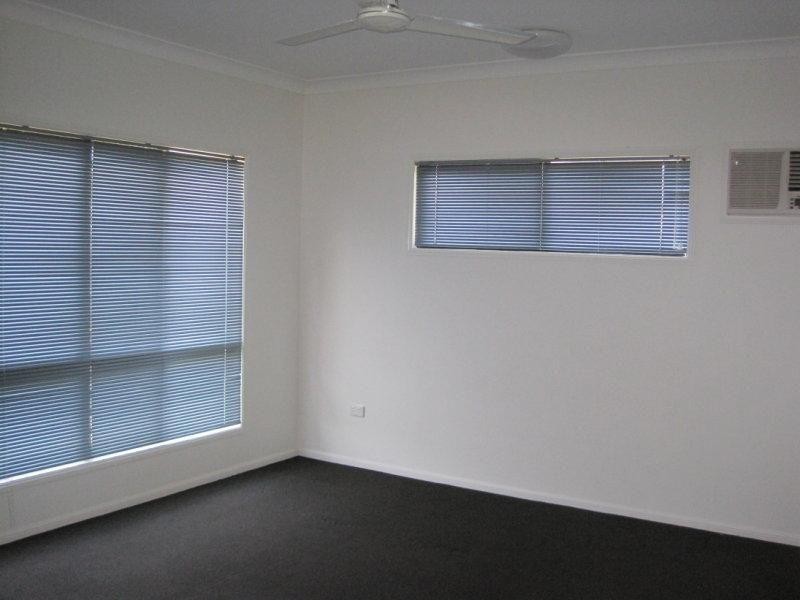 Bushland Beach QLD 4818