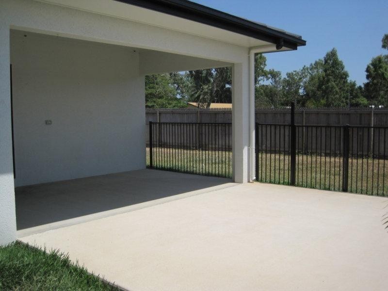 Bushland Beach QLD 4818