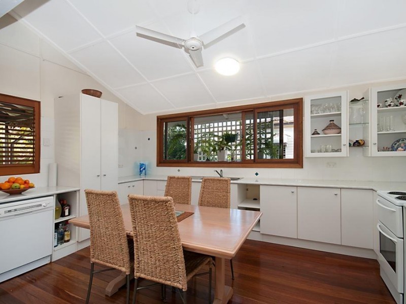 80 Carmody Street, Hermit Park QLD 4812