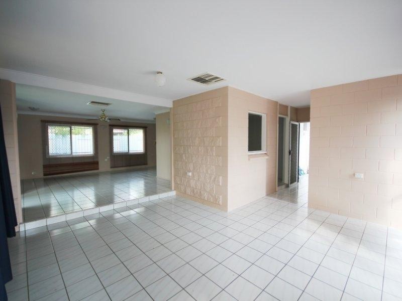 2 Gill Street, Kirwan QLD 4817