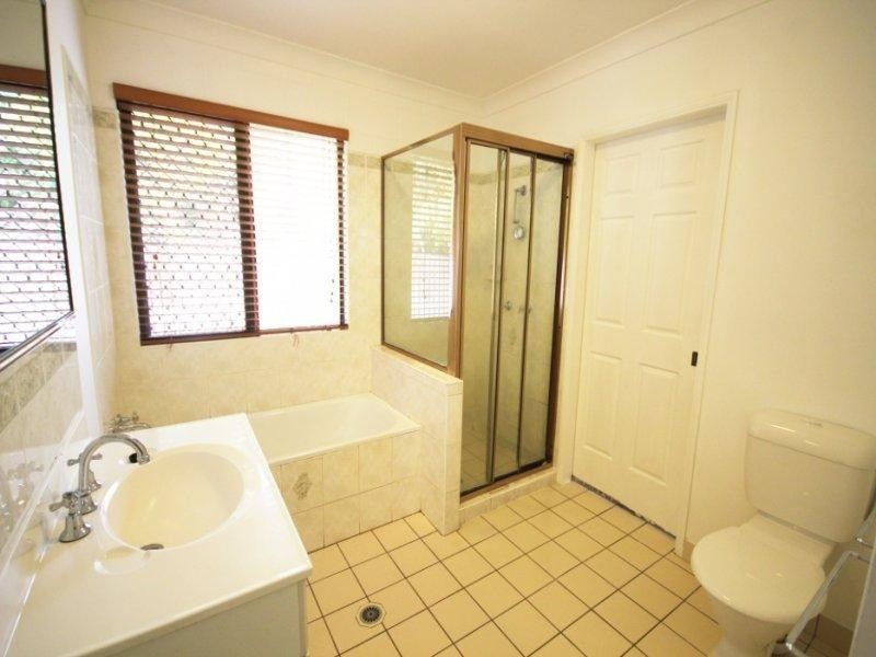 4 Lotus Court, Bushland Beach QLD 4818
