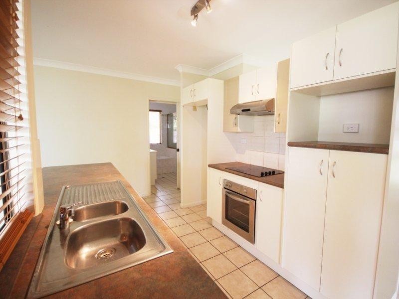 4 Lotus Court, Bushland Beach QLD 4818