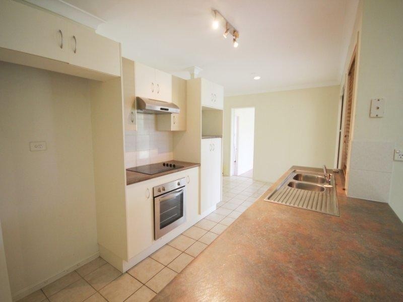 4 Lotus Court, Bushland Beach QLD 4818