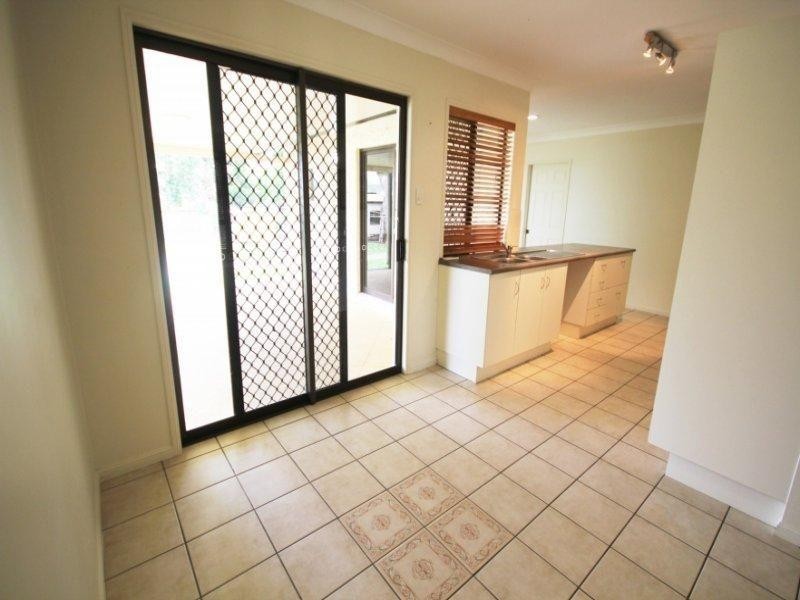 4 Lotus Court, Bushland Beach QLD 4818