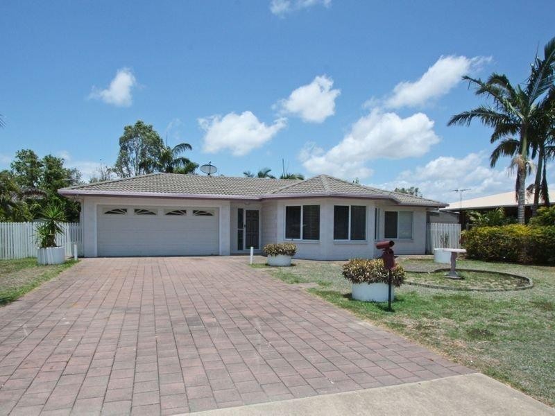 8 Lasindra Court, Bushland Beach QLD 4818