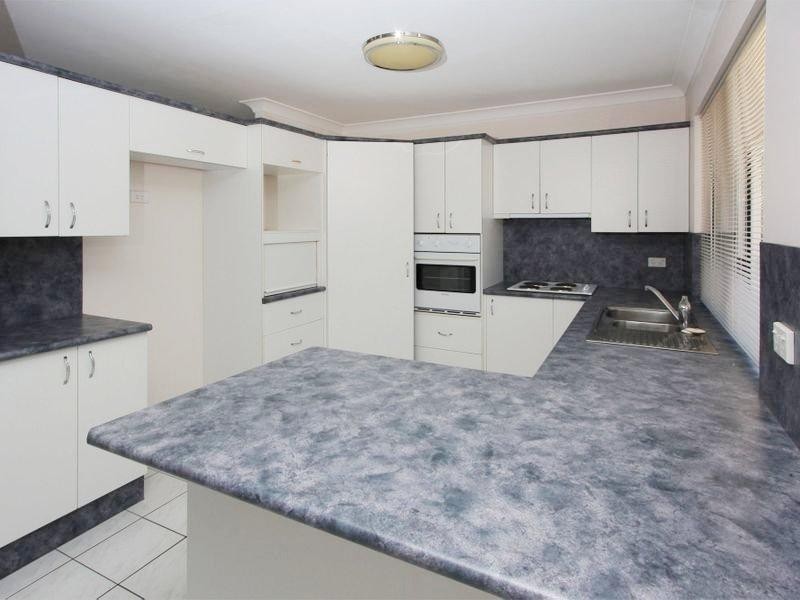 8 Lasindra Court, Bushland Beach QLD 4818