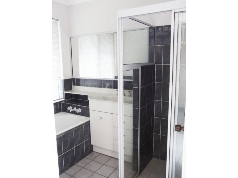 8 Lasindra Court, Bushland Beach QLD 4818