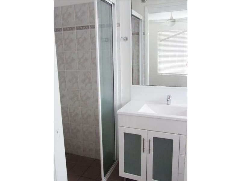 8 Lasindra Court, Bushland Beach QLD 4818