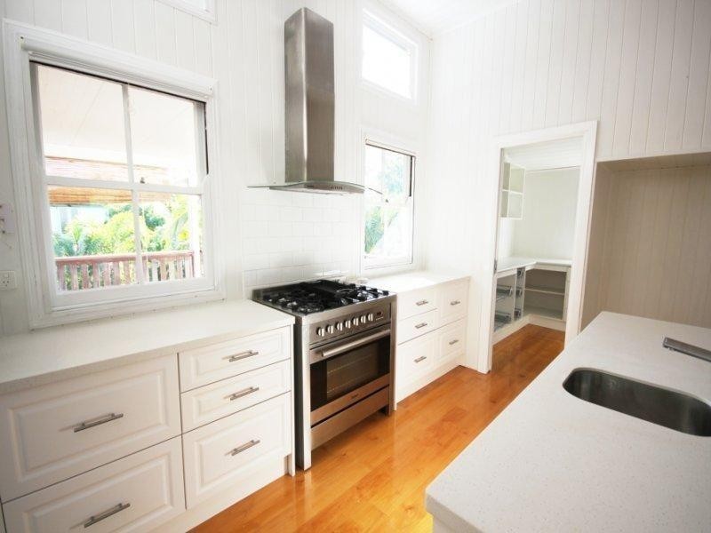 82 Robertson Street, Railway Estate QLD 4810